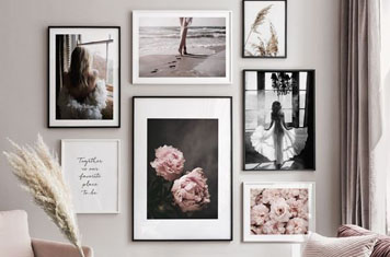 Photo frame arrangement on the wall 00 | وبلاگ ایده های دکوراسیون | خانه نیلی